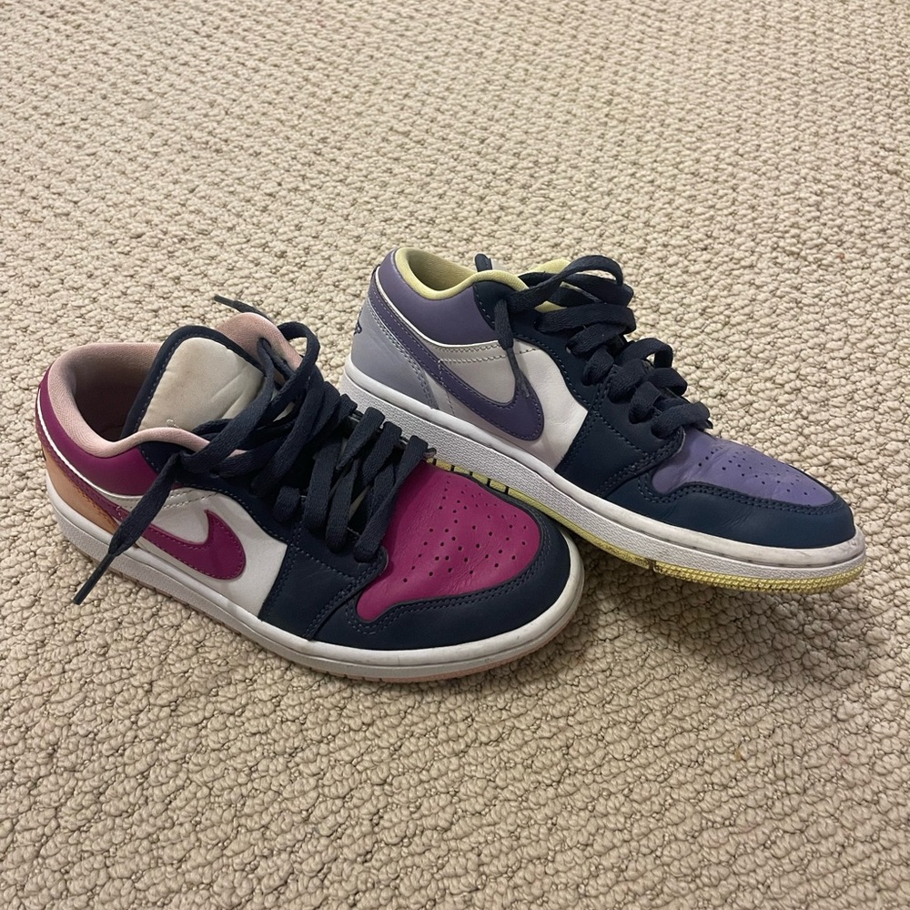 “Mismatched Jordan 1 low”
Slightly worn